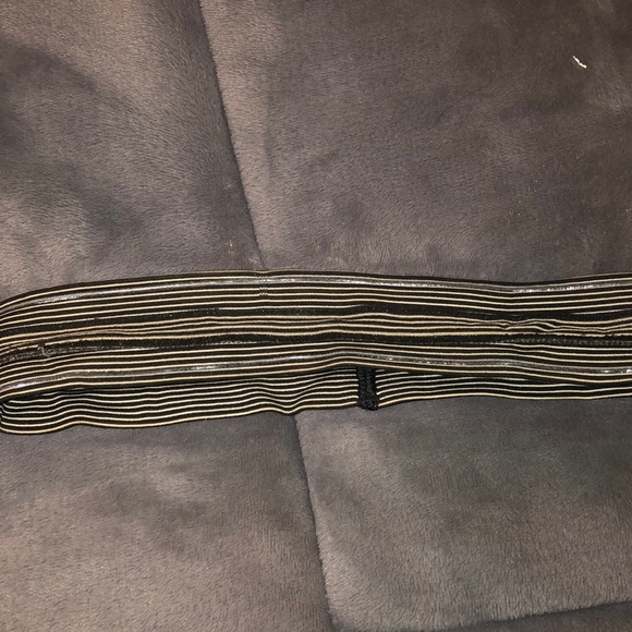 Lululemon Fly Away Tamer Headband - Picture 2 of 2